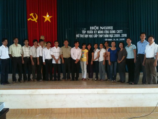 Training workshop on ICT for high school teachers in Tay Ninh province